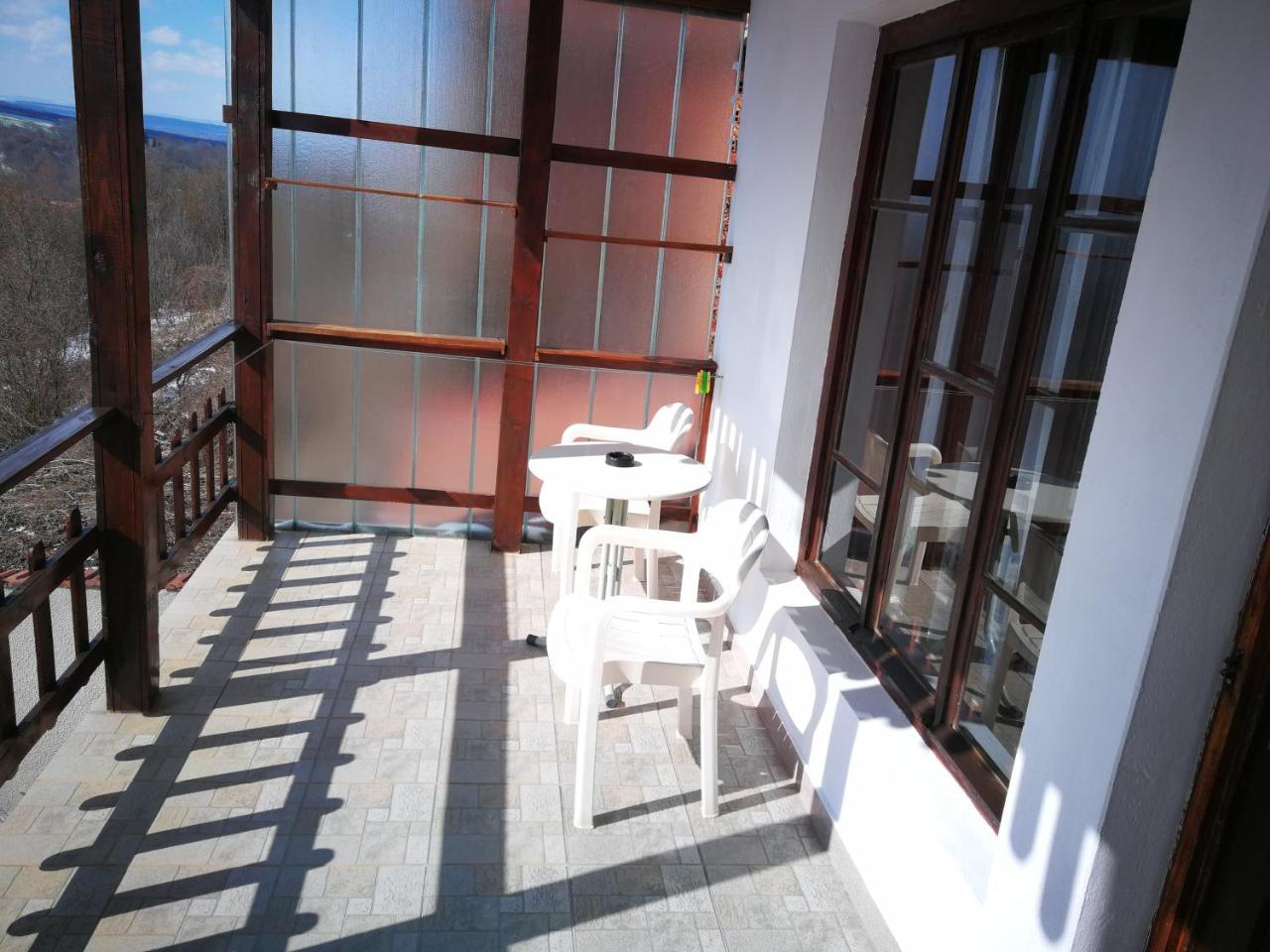 The White House Hotel Krushuna Bagian luar foto